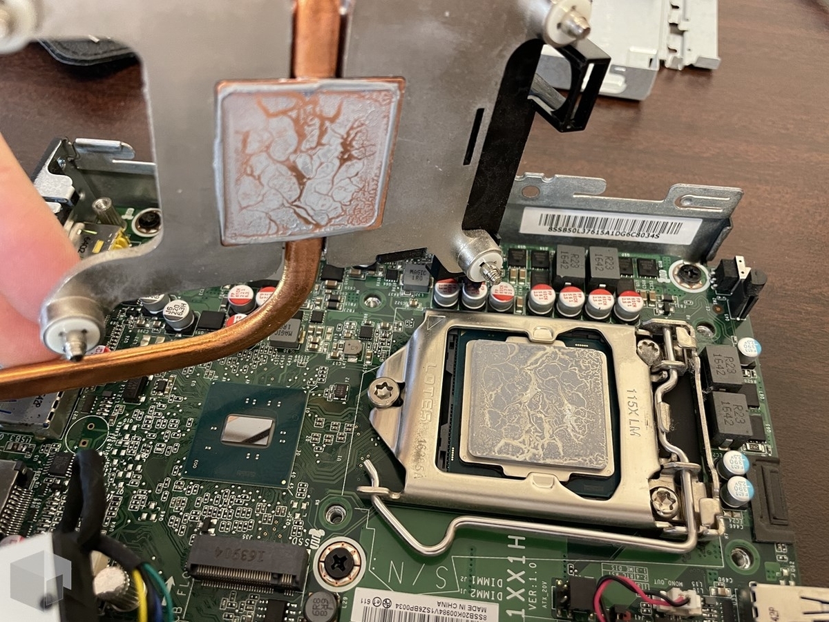 Lenovo ThinkCentre M700 Tiny を分解・メモリ増設・SSD換装する話
