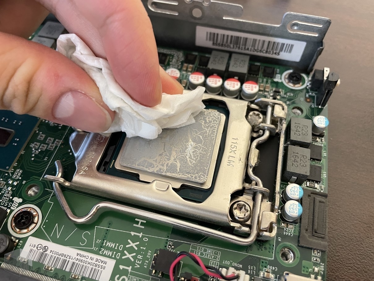Lenovo ThinkCentre M700 Tiny を分解・メモリ増設・SSD換装する話