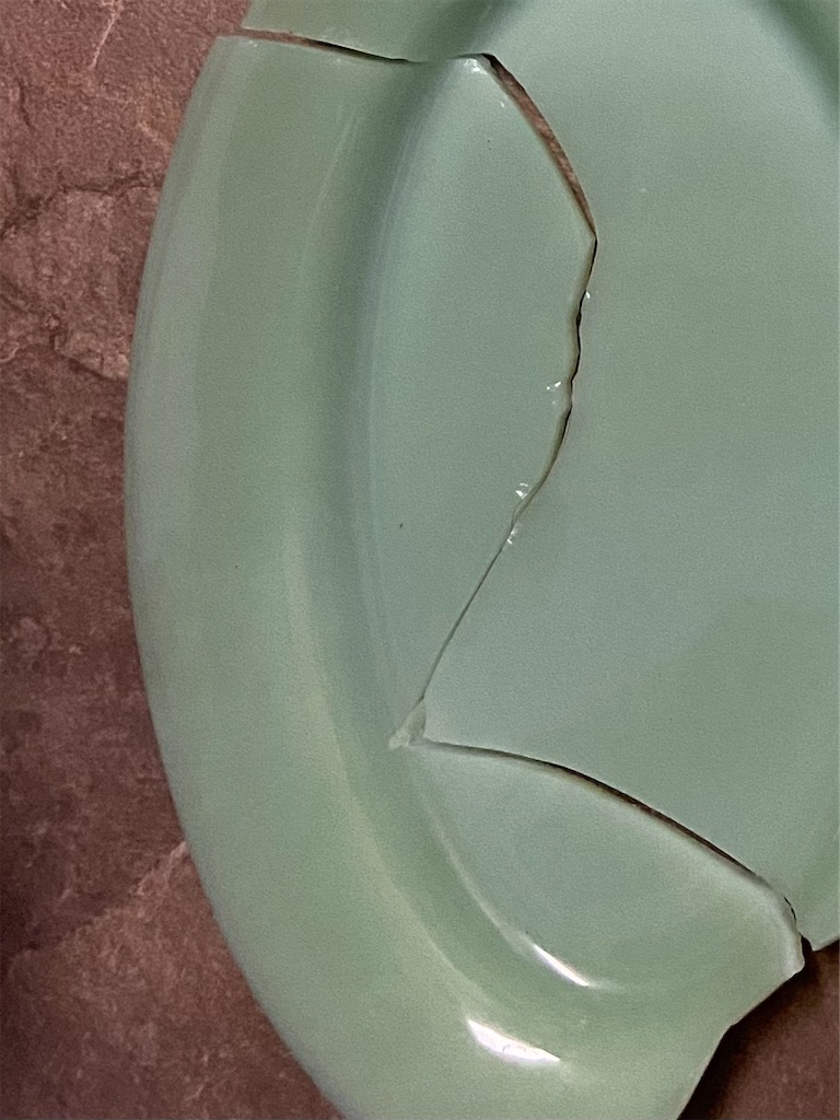 アメリカ版メルカリ】トラブル！アンティーク食器が割れていた。 - 帰国子女の進む道。