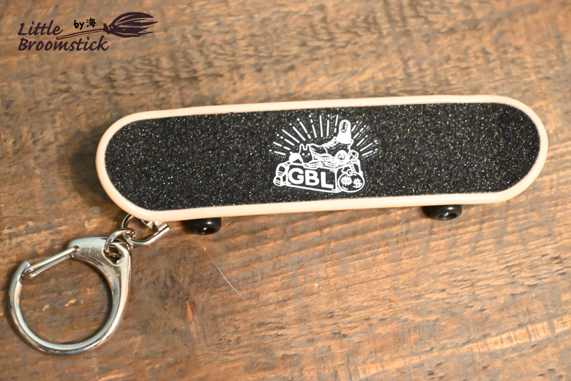 ミニスケボーキーチェーン ボックスセット ジブリ作品のスケボーがミニチュアサイズのキーチェーンに！トトロや