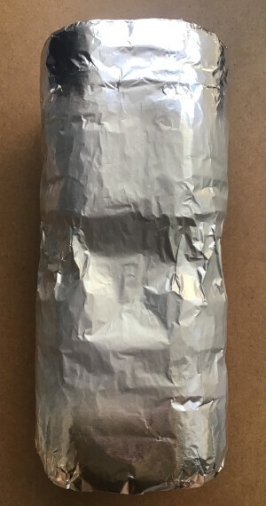 ペットボトルにアルミホイルを巻く