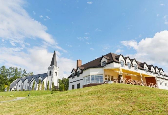 旭川の結婚式場であるイルムの丘セント・マーガレット教会外観