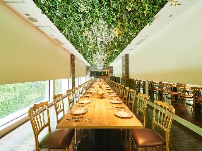 札幌で少人数の結婚式におすすめの宮の森フランセス教会の披露宴会場