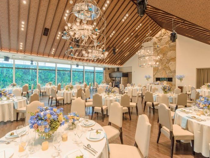 札幌で少人数の結婚式におすすめの宮の森フランセス教会の披露宴会場