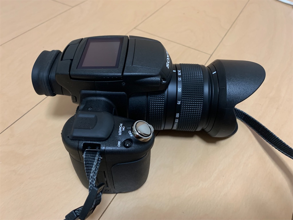 SONY Cyber-shot DSC-R1 デジタル一眼レフ DSC-R1 特長 | デジタルスチルカメラ Cyber-shot