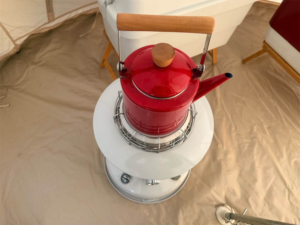 実際に試した】やかんを置ける石油ストーブおすすめ！置くのは禁止