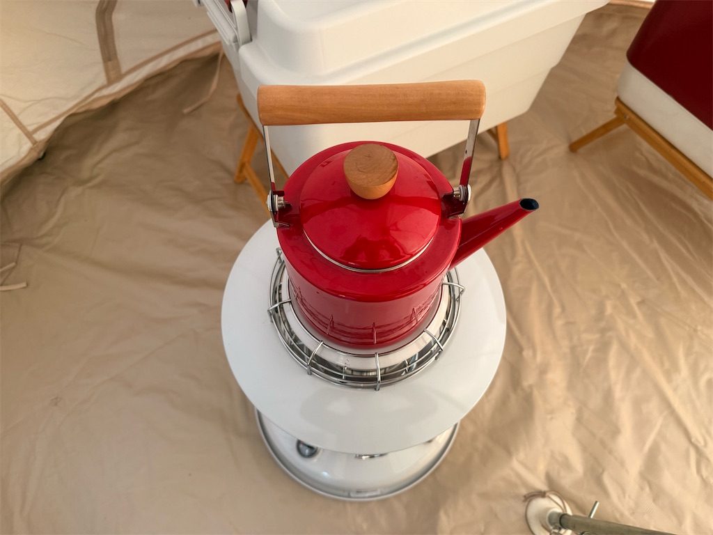 実際に試した】やかんを置ける石油ストーブおすすめ！置くのは禁止