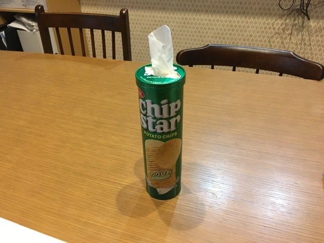 チップスターの筒箱をティッシュケースに大変身 見た目コスパが良くておすすめです 鹿の寝言