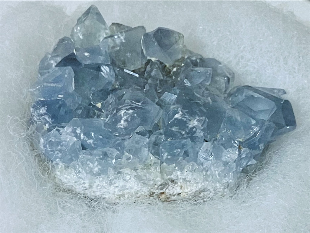 天使の石。心身の浄化と癒し「天青石」 - ごきげんでいること