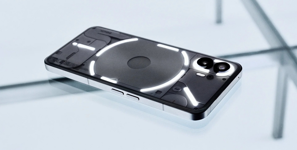 オ*ジ様 Nothing Phone (1) 本体のみ 透明筐体の個性派スマホNothing Phone (1)は8月に国内発売、6万