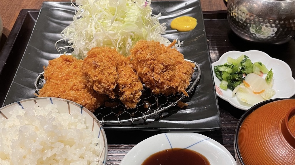 和幸のひとくちヒレカツ定食の全体写真