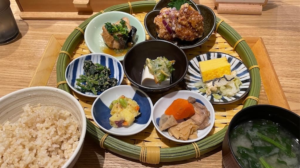 玄米食堂あえんの定食の写真