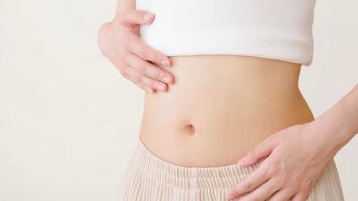 A picture of a slender woman’s abdomen 