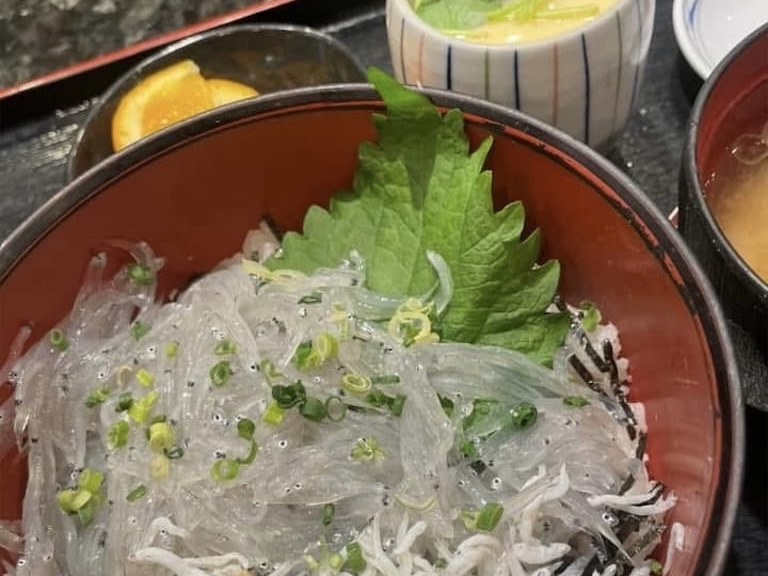 大黒さんの生シラス丼の画像
