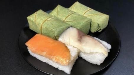 5つの柿の葉寿司の画像