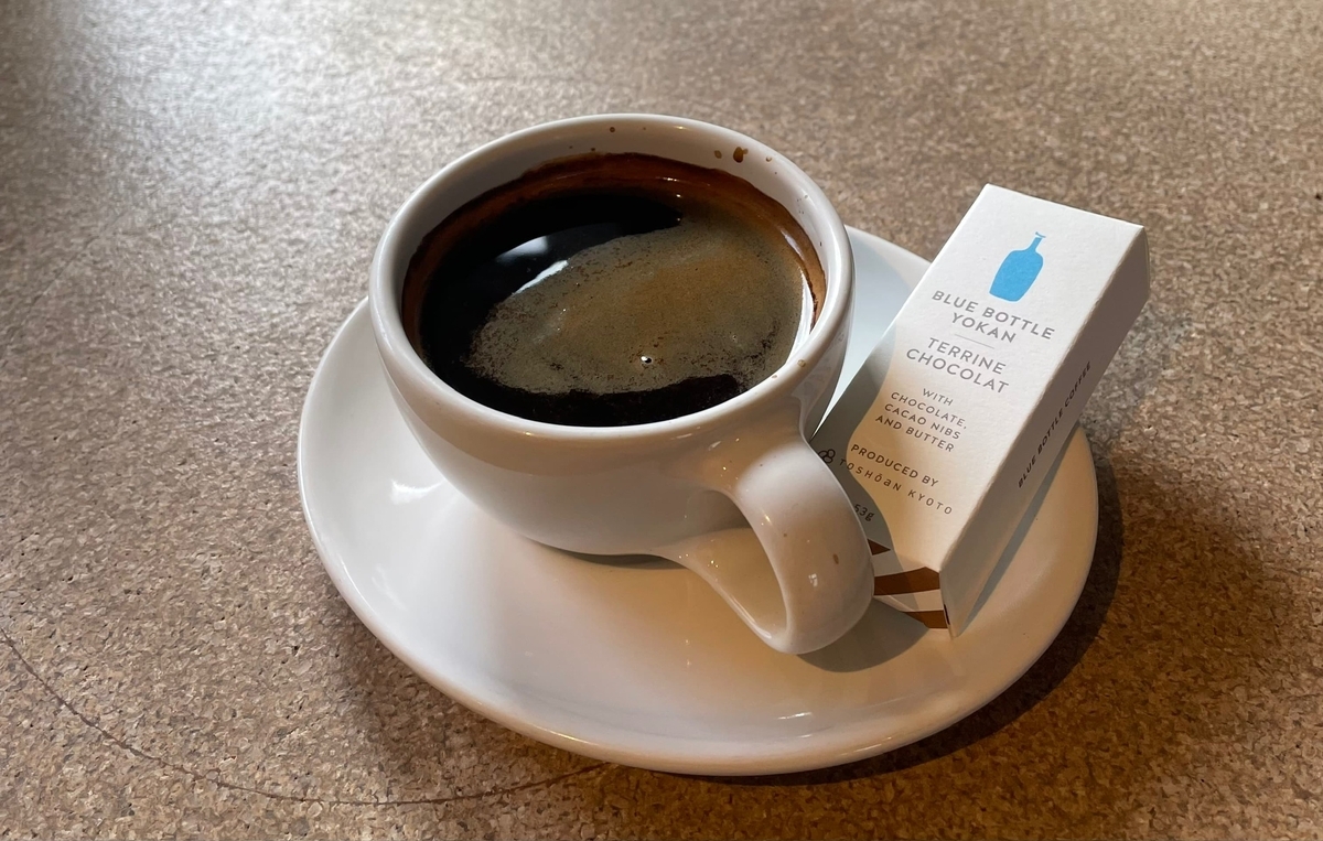 ブルーボトルコーヒーのアメリカーノと羊羹