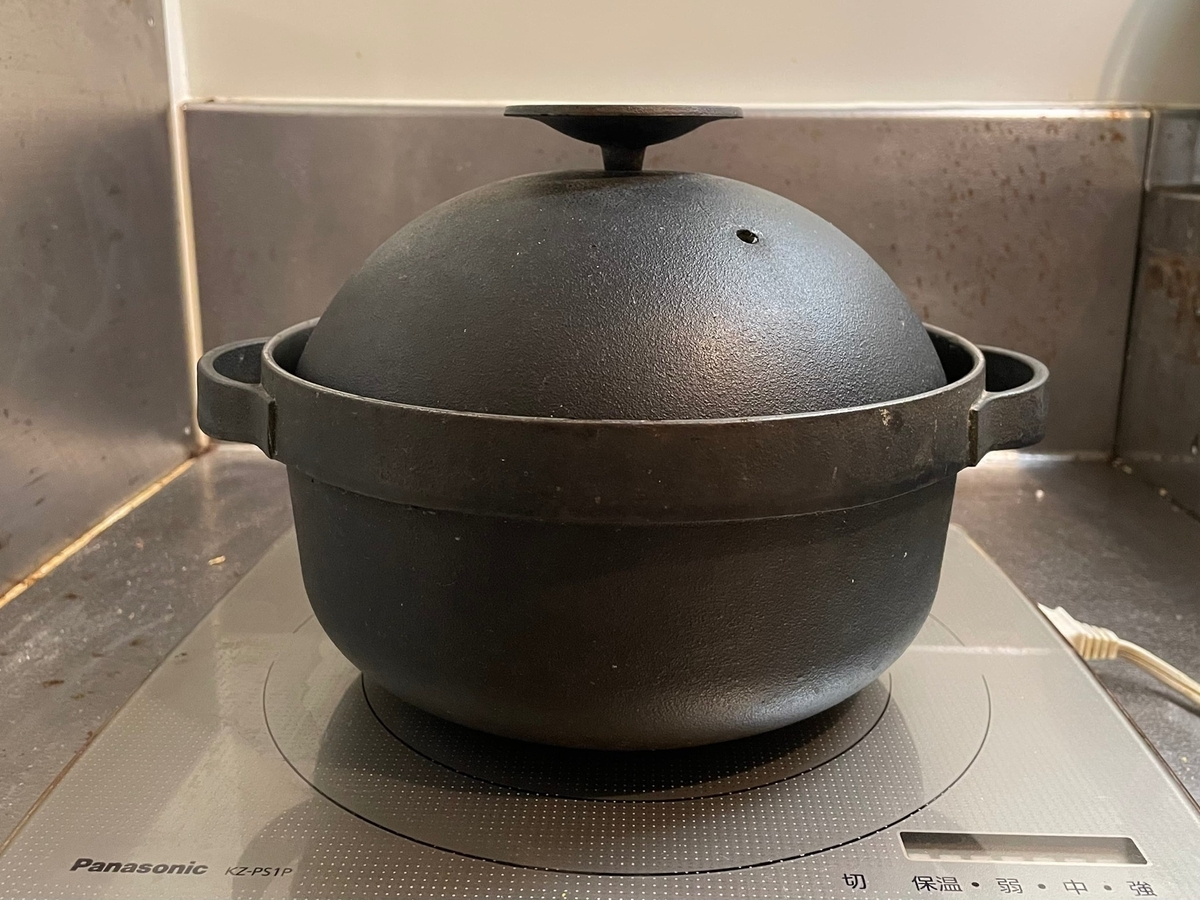 IH調理器にのった土鍋の画像