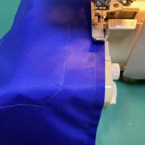 脇をロックミシン