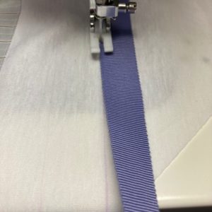 グログランテープで飾り