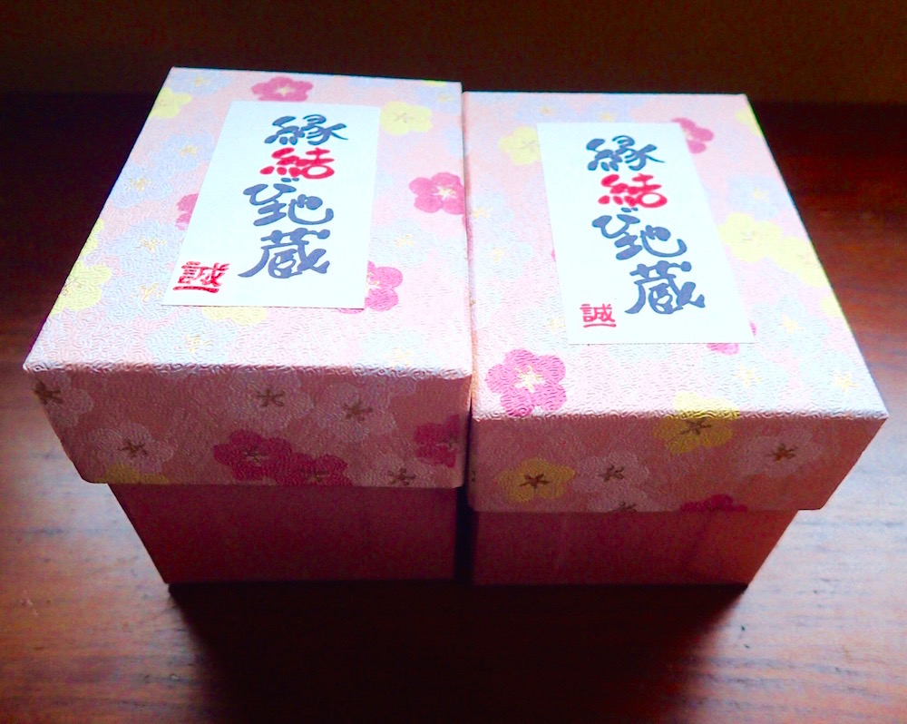 桜模様の箱ふたつ