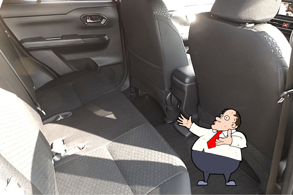 5人乗り トヨタライズの後部座席は狭い 後ろの席でも快適に移動できるのか ブドウ糖の浪費