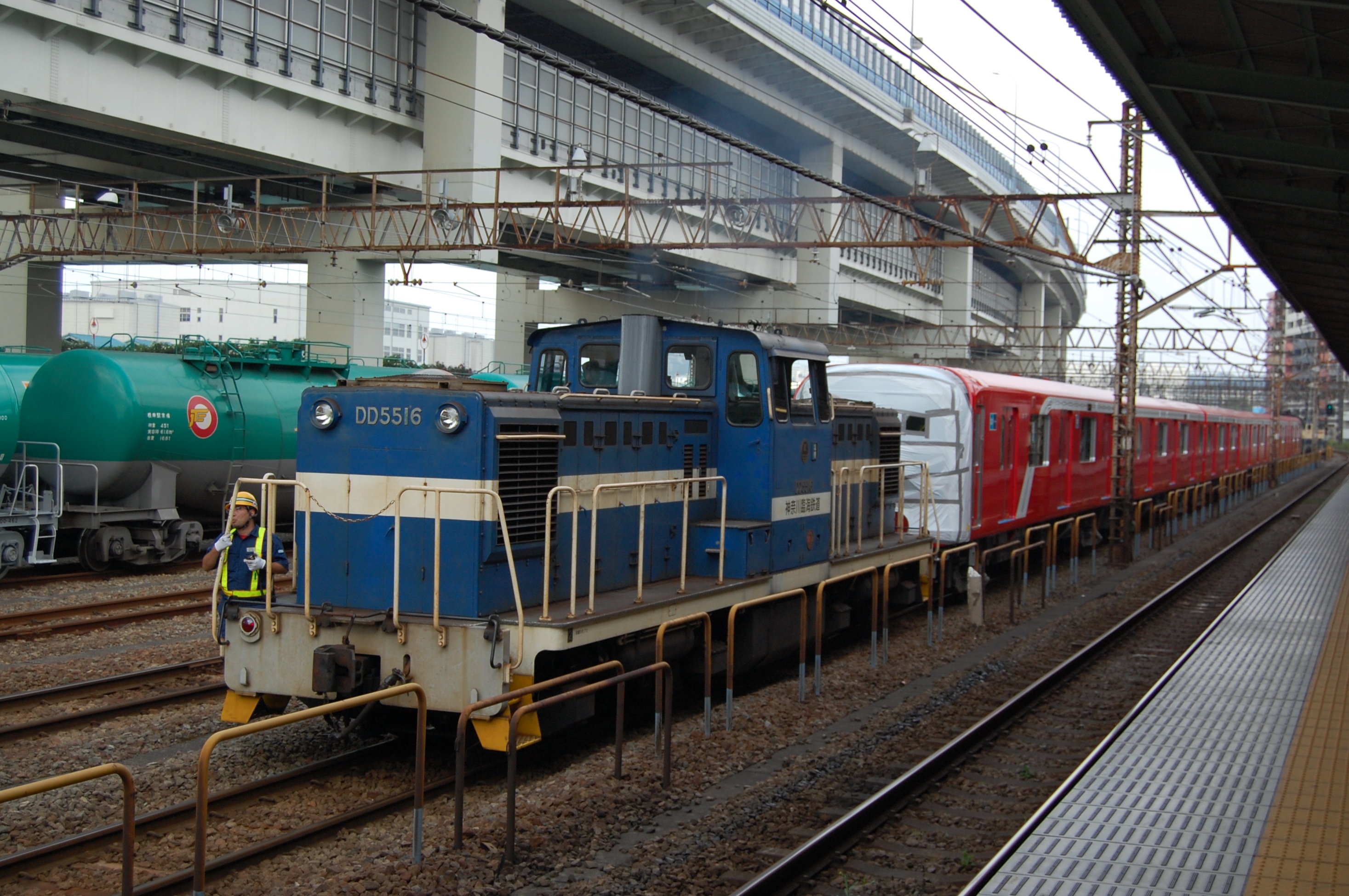 DD5516号機牽引メトロ2112F