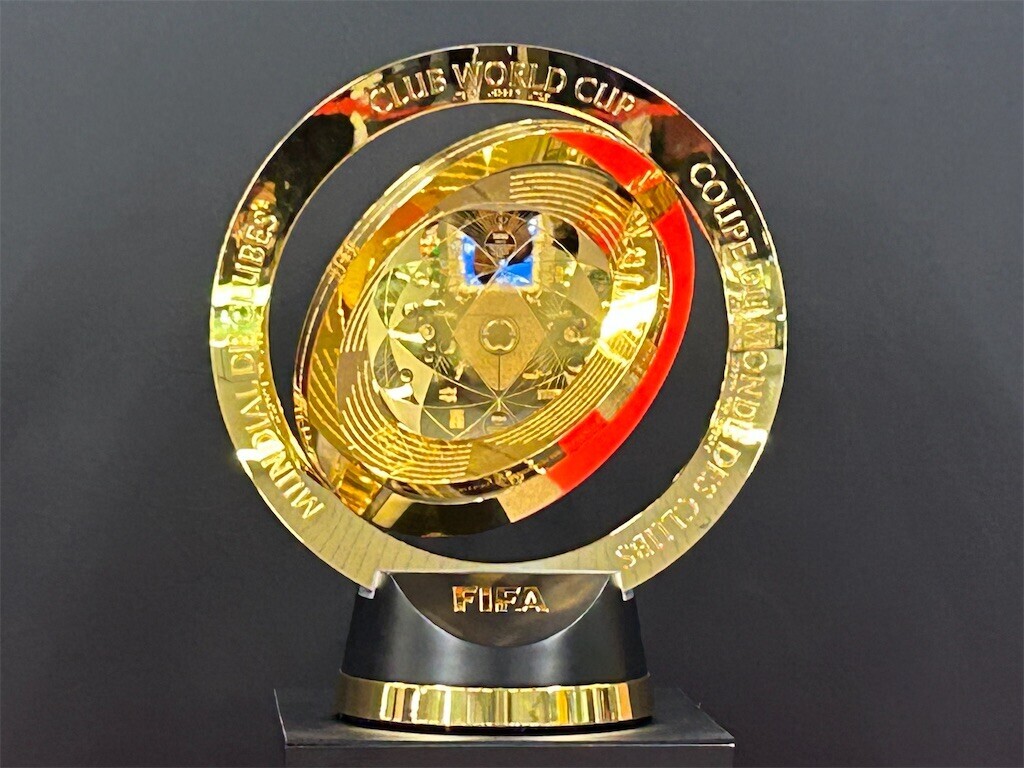 【レア】浦和レッズ　優勝記念トロフィー レア】浦和レッズ 優勝記念トロフィー - メルカリ