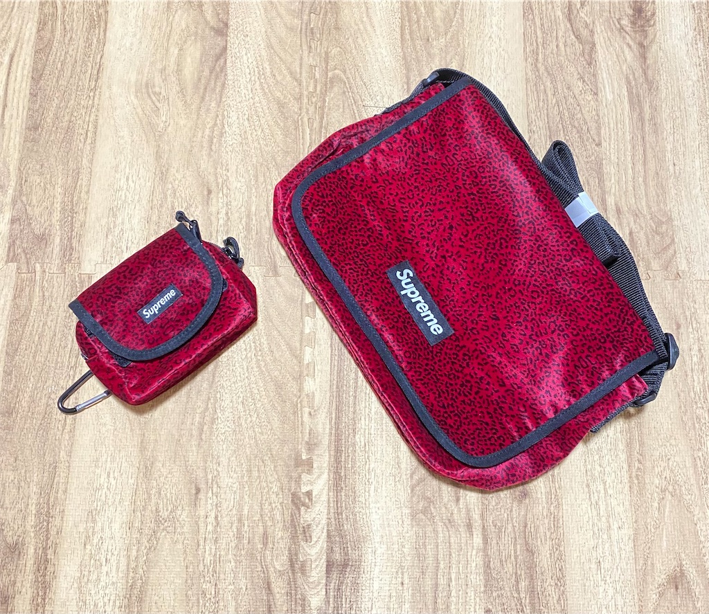 supreme VELVET mini pouch レシートコピー付 supreme VELVET mini pouch レシートコピー付 Velvet Mini Pouch