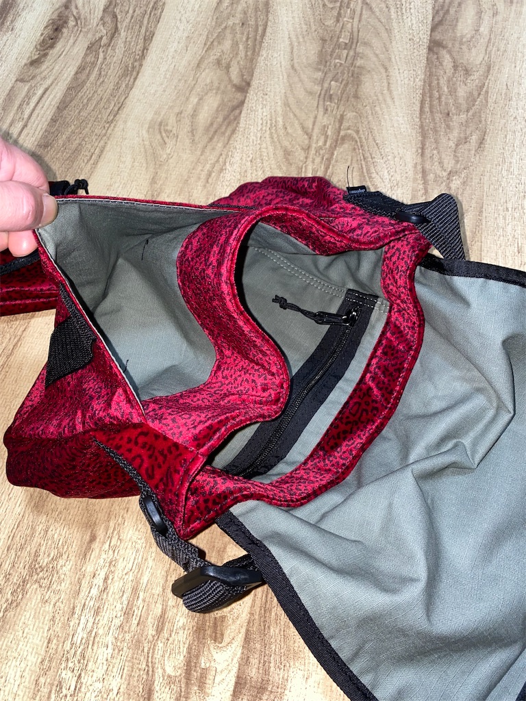 Supreme Velvet Bag 👜 - HYPE Timothy