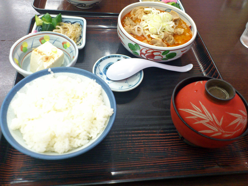 日の出食堂 もつ煮込み定食