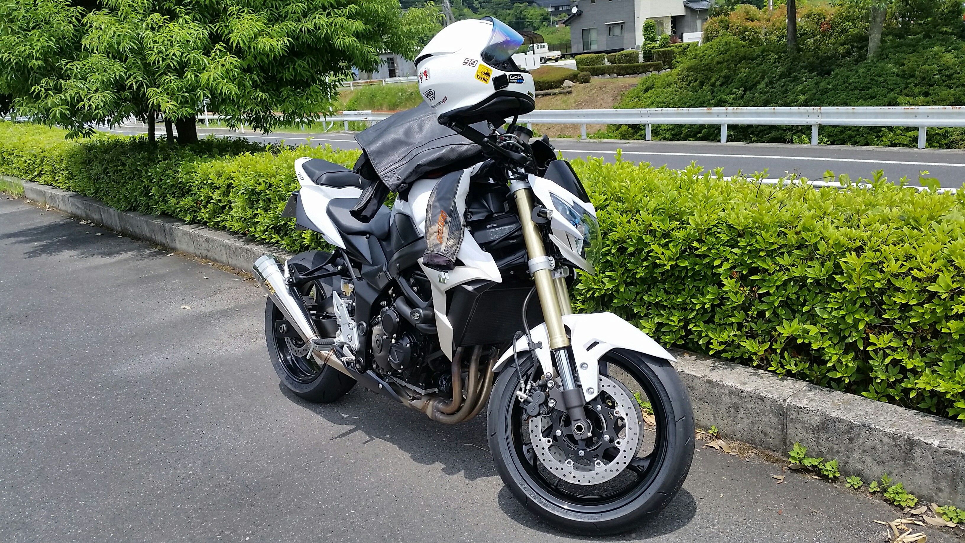 スズキ純正GSR750フロントホーク GSR750の事。 - まねすかれいどの備忘録