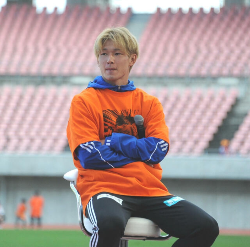 涙から歓喜へ！アルビレックス新潟が見せた絆の瞬間 – 長倉選手の