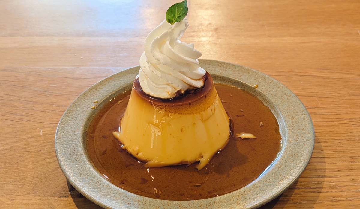 富士市産のこだわり卵を使った濃厚な昔ながらのプリン