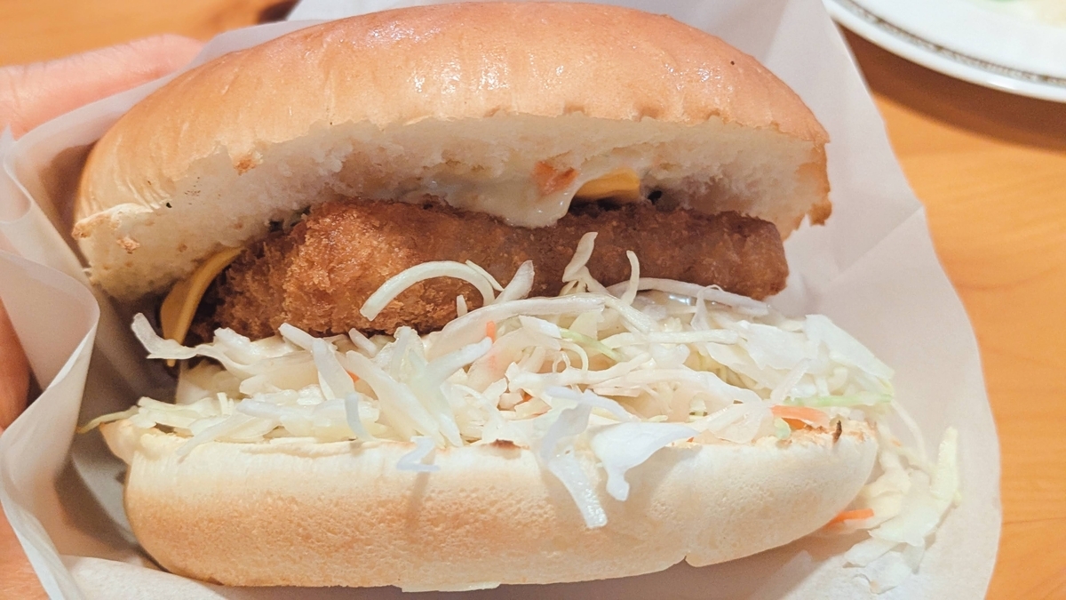 サクサク食感がクセになるフィッシュバーガー