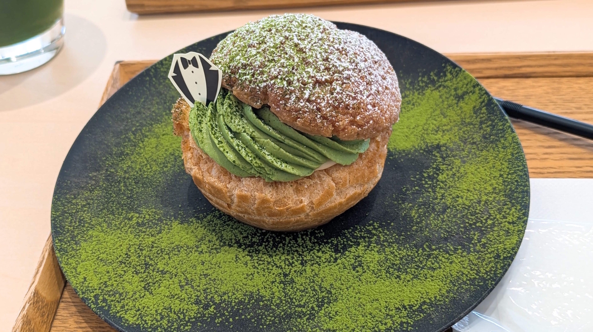 クリームがはみ出るほどたっぷり！