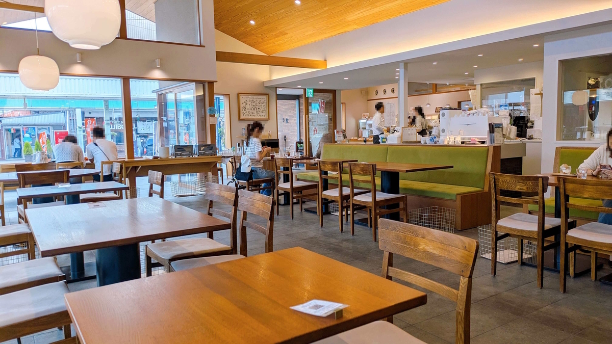 ゆったりとした時間が流れる、居心地の良い店内。