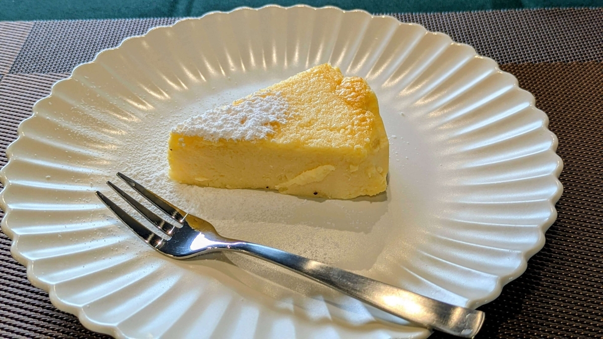 濃厚チーズケーキ。なめらかな食感でコーヒーとの相性も抜群！