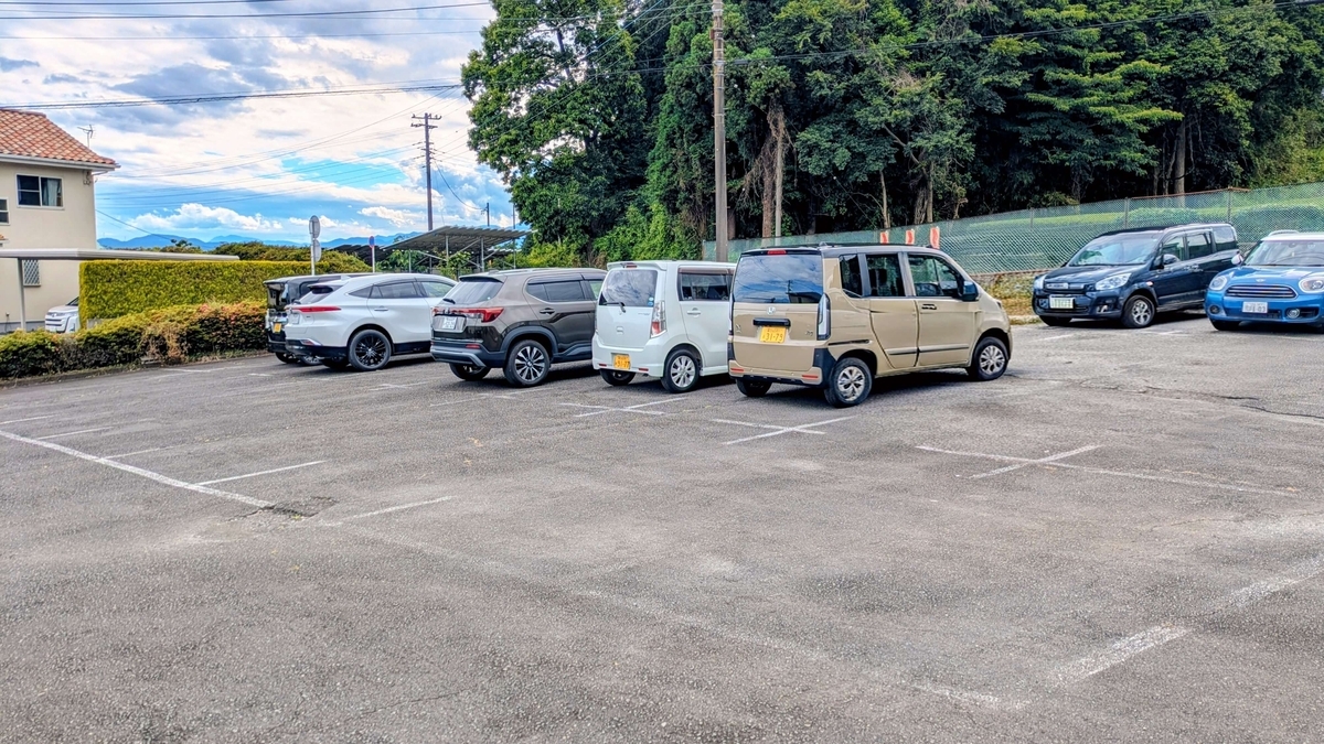 約30台停められる広々とした駐車場