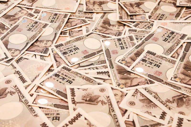 お金を稼いでいる画像。