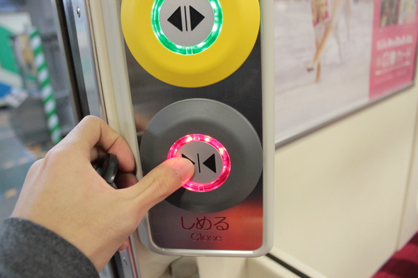 仙台地区の701系にドアボタン交換車登場 - 寝ても眠い