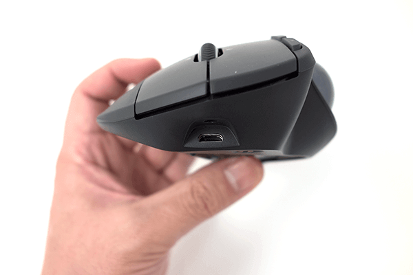 充電用のMicro-USB端子 充電用のMicro-USB端子