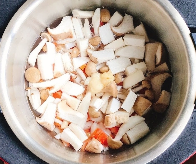 カレー粉で作る 肉なしでも味は普通のカレー ホットクックで作るきのこたっぷりレンズ豆カレー ホットクックとヘルシオでつくるごはん日記