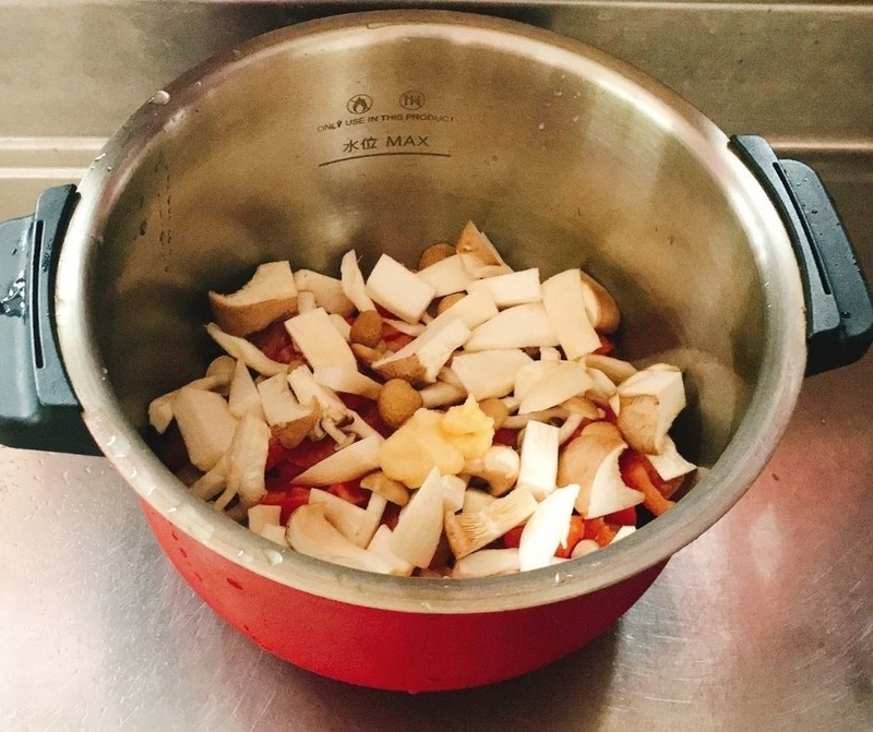 カレー粉で作る 肉なしでも味は普通のカレー ホットクックで作るきのこたっぷりレンズ豆カレー ホットクックとヘルシオでつくるごはん日記