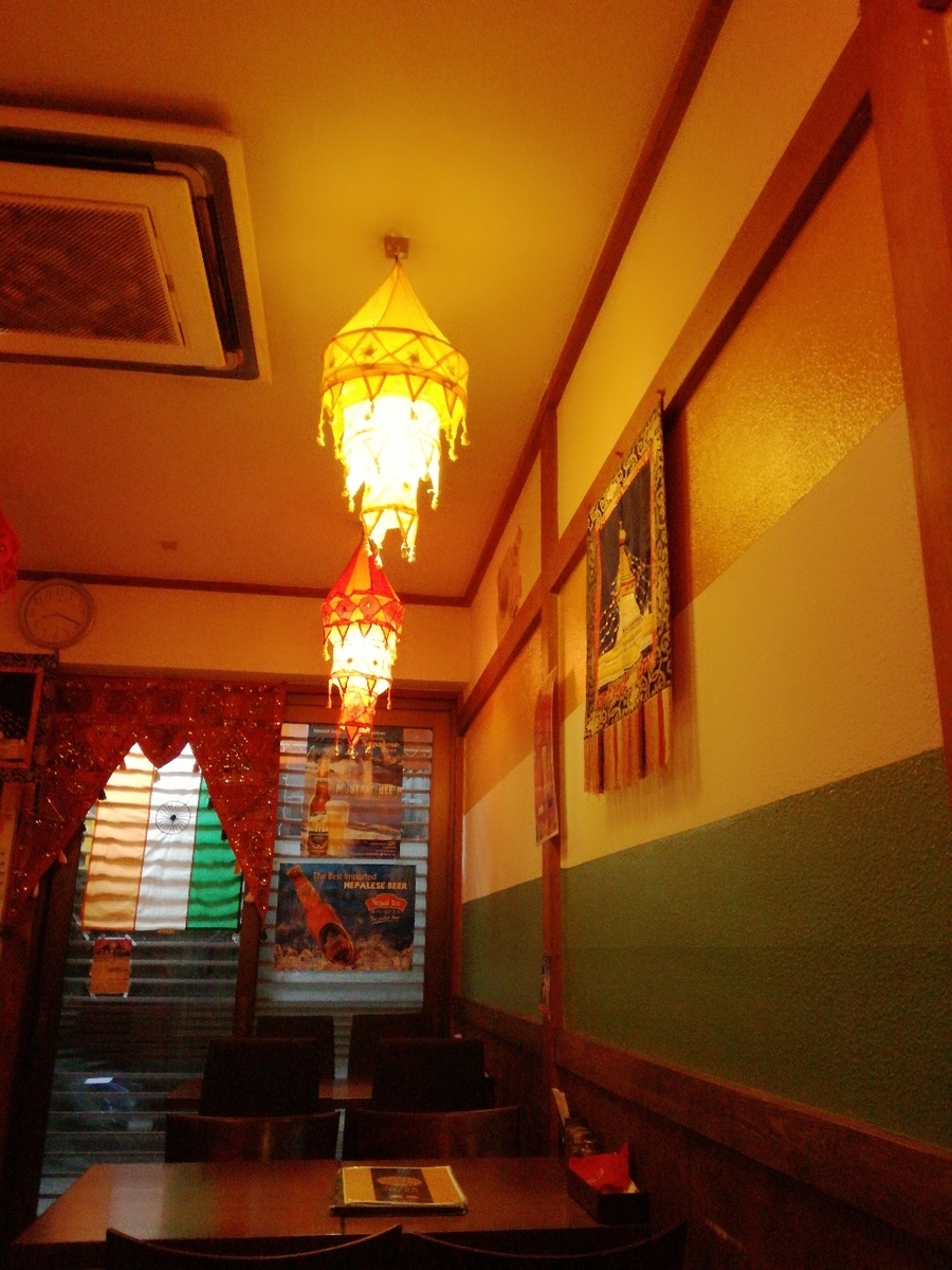 インドカレー　ニムタの店内