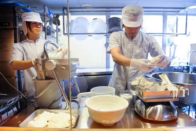 渋谷チーズスタンド まるでイタリアンのお豆腐屋さん 搾りたて牛乳で作るフレッシュチーズ メシ通 ホットペッパーグルメ