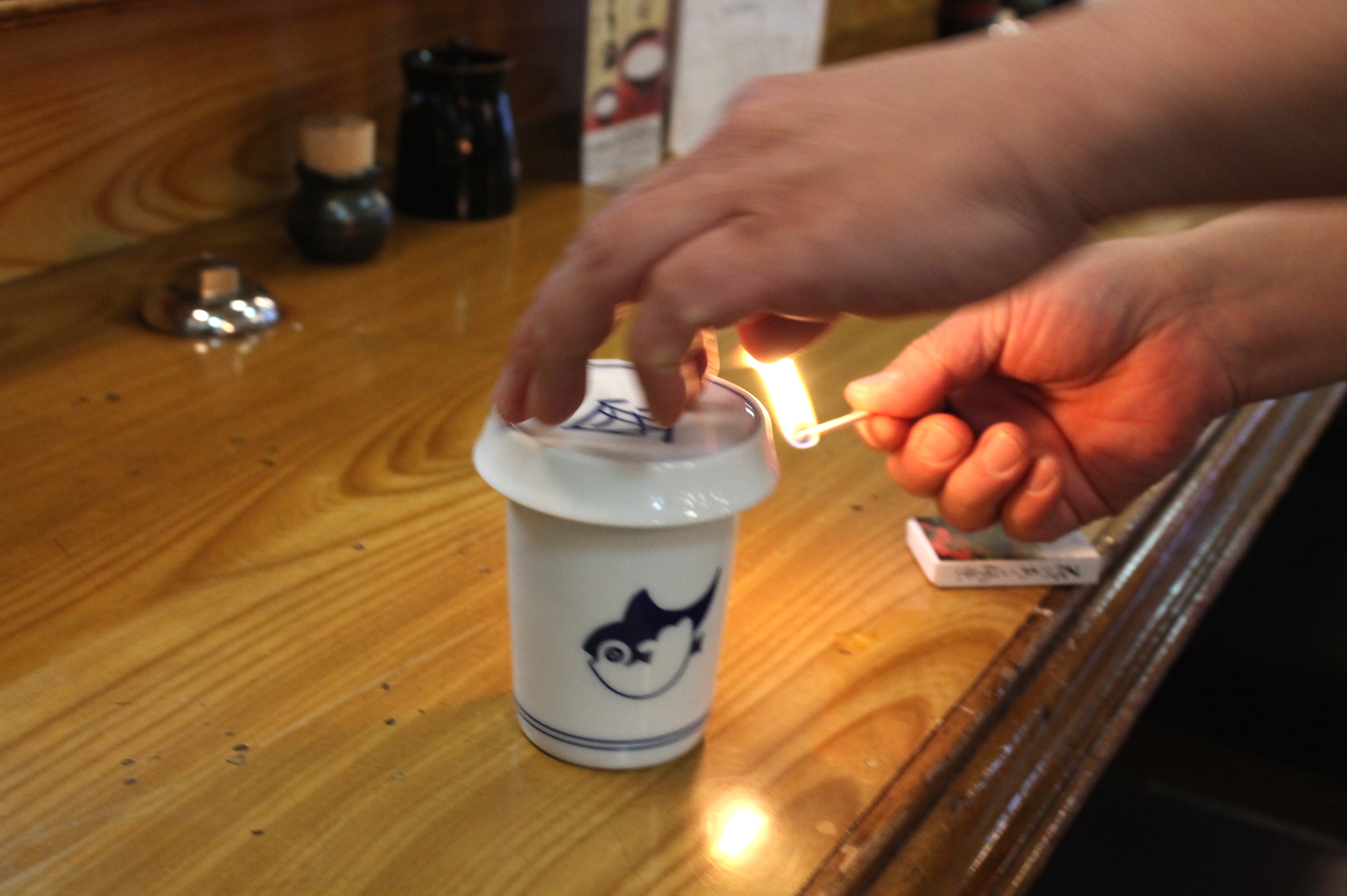 180円 当社の ふぐひれ酒用 ふぐひれ尾ひれ10g 小さいけれどスゴイふぐひれ ひれ酒であったまろう ミニサイズなので一人飲みに最適です 180円 当社の ふぐひれ酒用 ふぐひれ尾ひれ10g 小さいけれどスゴイふぐひれ ひれ酒であったまろう ミニサイズなので一人飲みに最適です