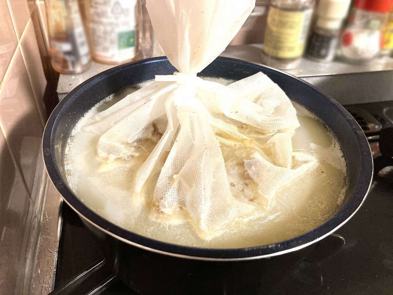 鶏ガラ エロ 数時間煮込むだけで濃厚鶏白湯スープが大量に錬成できる「冷凍鶏ガラパック」でラーメンやカレーを作ってみた - メシ通 | ホットペッパーグルメ