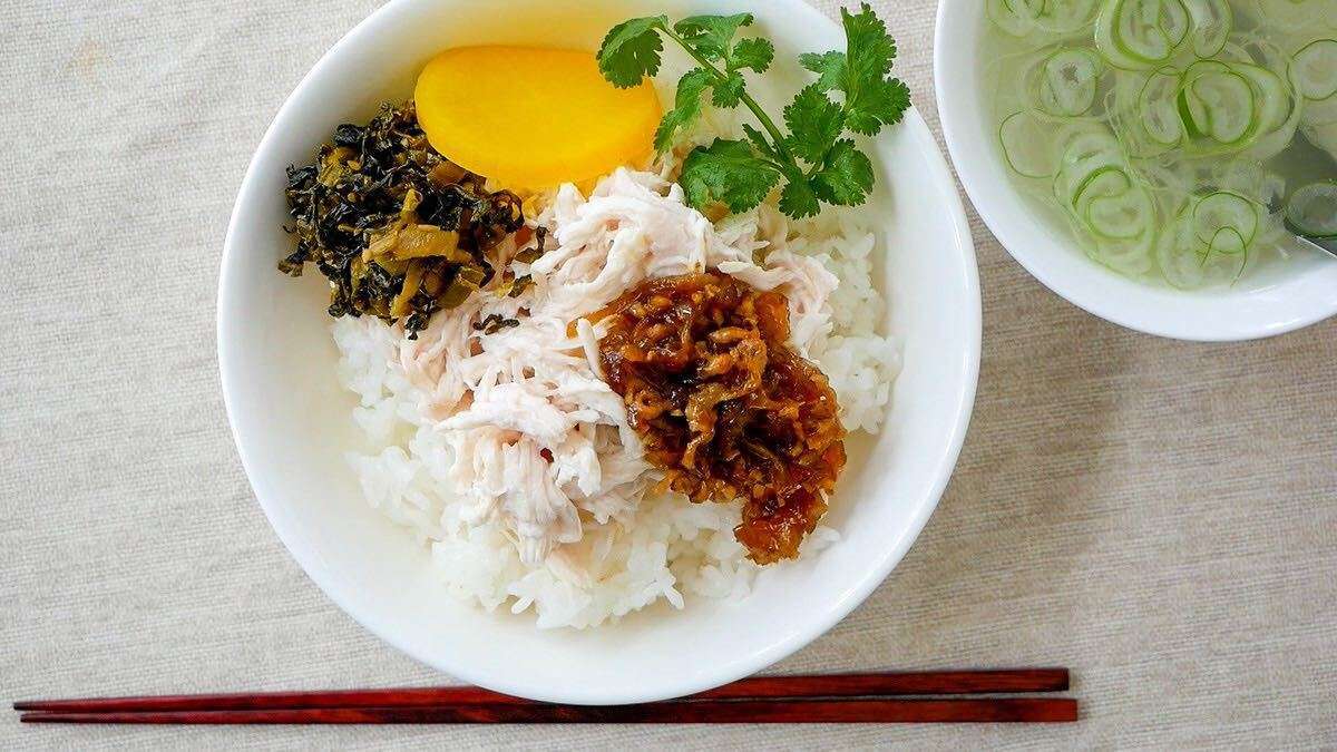 鶏むね肉を驚くほどしっとりさせた台湾料理 ジーローファン の作り方 ネクスト魯肉飯 メシ通 ホットペッパーグルメ