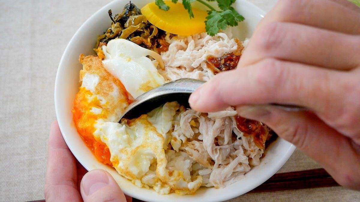 鶏むね肉を驚くほどしっとりさせた台湾料理 ジーローファン の作り方 ネクスト魯肉飯 メシ通 ホットペッパーグルメ