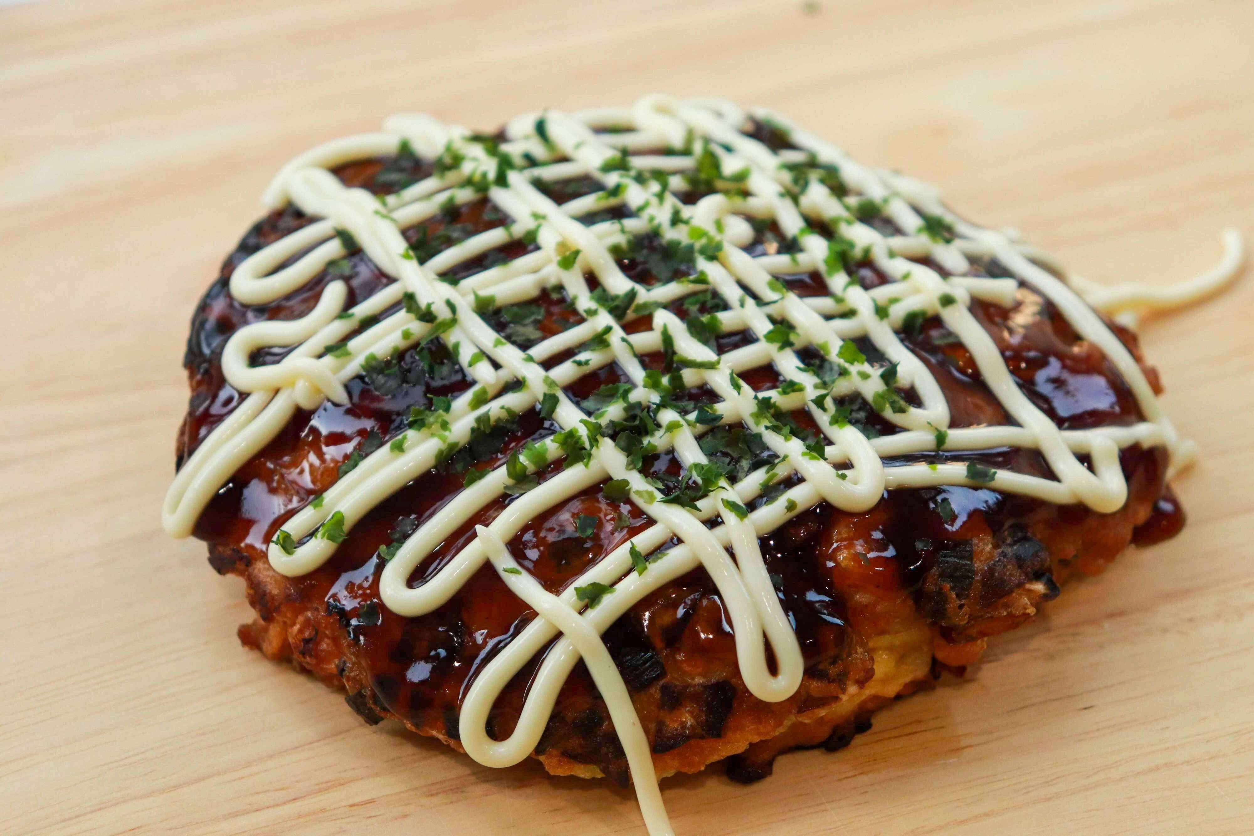 小さな器で生地を混ぜるには理由があった 大阪風お好み焼きを家庭で上手に作る方法を料理研究家に聞く メシ通 ホットペッパーグルメ
